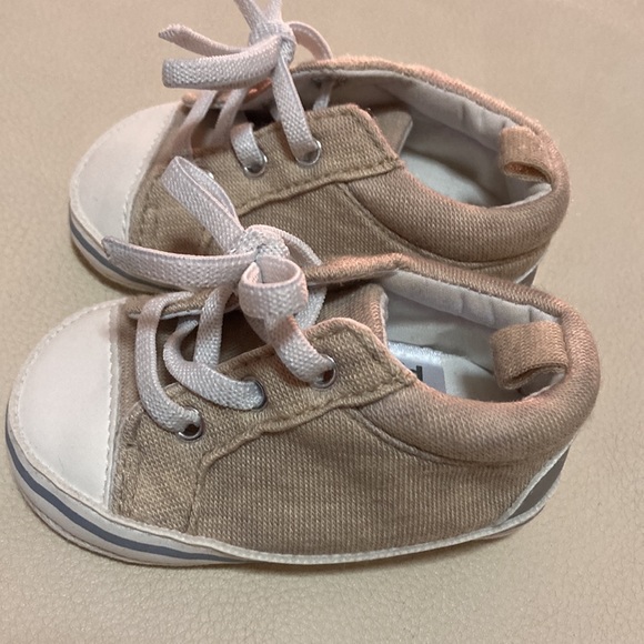 0-3 months shows for boy or baby girl gender neutral - Picture 3 of 5